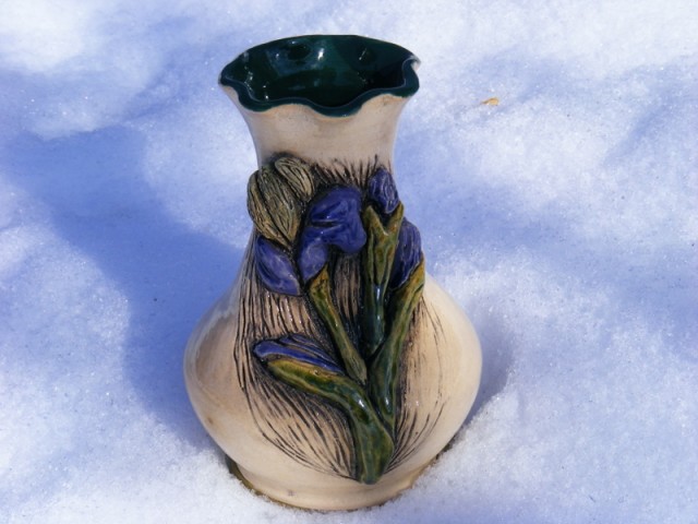 Váza kosatec modelovaný 20cm